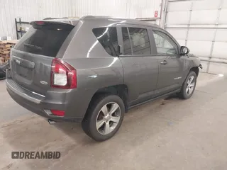 2016 Jeep Compass Latitude z VIN 1C4NJCEA7GD792821, wystawiony jako IAAI lot #42673045 z przebiegiem 112 774 mil mil oraz . Historia ofert i sprzedaży dostępna na DreamBid. Obrazek 4.