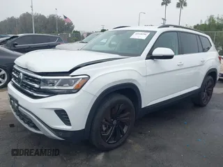 2022 Volkswagen Atlas SE z VIN 1V2WR2CA1NC519384, wystawiony jako IAAI lot #40548286 z przebiegiem 37 093 mil mil oraz . Historia ofert i sprzedaży dostępna na DreamBid. Obrazek 2.
