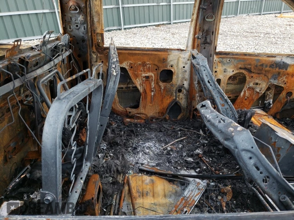 2021 GMC Sierra 2500HD AT4 z VIN 1GT49PEY3MF130131, wystawiony jako Copart lot #60839854 z przebiegiem Nie podano mil oraz Nie do naprawy • Non repairable. Historia ofert i sprzedaży dostępna na DreamBid. Obrazek 10.