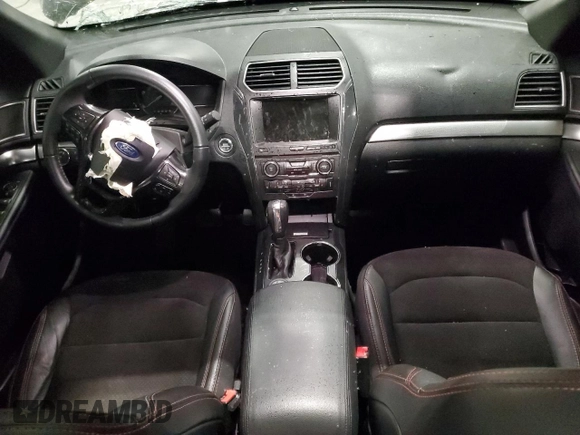2018 Ford Explorer XLT z VIN 1FM5K8D85JGB49698, wystawiony jako Copart lot #59345915 z przebiegiem Nie podano mil oraz Szkoda całkowita • Salvage title. Historia ofert i sprzedaży dostępna na DreamBid. Obrazek 8.