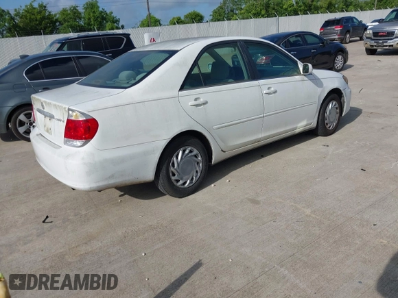 2005 Toyota Camry LE z VIN 4T1BE30K65U568049, wystawiony jako IAAI lot #42453538 z przebiegiem 182 375 mil mil oraz . Historia ofert i sprzedaży dostępna na DreamBid. Obrazek 4.