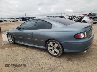 2006 Pontiac GTO z VIN 6G2VX12U06L550451, wystawiony jako Copart lot #54823105 z przebiegiem 273 049 mil mil oraz Tytuł czysty. Historia ofert i sprzedaży dostępna na DreamBid. Obrazek 2.