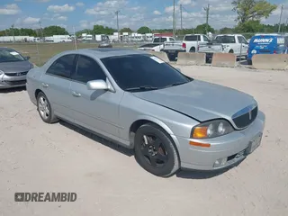 2000 Lincoln LS with VIN 1LNHM87A4YY886613, listed as a IAAI auction lot 41793515 with 144,061 mi miles. Bid and sale history available at carsss.com. Image 1.