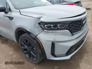 2023 Kia Sorento SX z VIN 5XYRKDLF0PG227203, wystawiony jako IAAI lot #42269412 z przebiegiem 22 641 mil mil oraz . Historia ofert i sprzedaży dostępna na DreamBid. Obrazek 20.