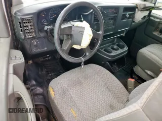 2006 Chevrolet Express Cargo z VIN 1GCGG25V861133375, wystawiony jako Copart lot #57604095 z przebiegiem 224 805 mil mil oraz Szkoda całkowita • Salvage title. Historia ofert i sprzedaży dostępna na DreamBid. Obrazek 8.
