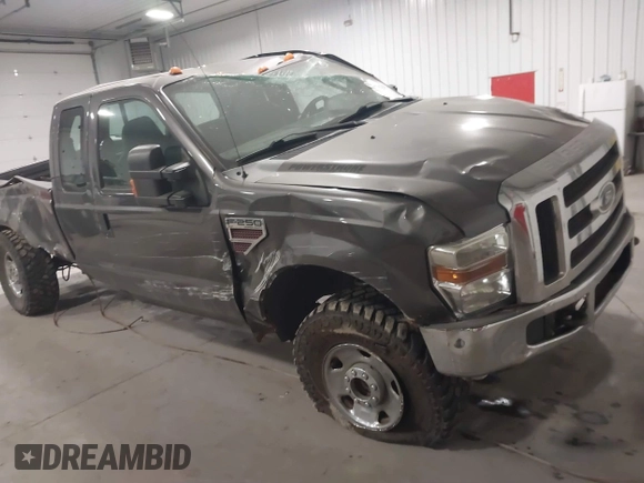 2008 Ford Super Duty F-250 SRW XL with VIN 1FTSX21R08EA75602, listed as a IAAI auction lot 41209751 with 138,517 mi miles. Bid and sale history available at carsss.com. Image 1.