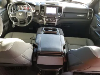 2022 Ram 1500 Big Horn z VIN 1C6SRFMT1NN327594, wystawiony jako Copart lot #41507315 z przebiegiem 52 343 mil mil oraz Szkoda całkowita • Salvage title. Historia ofert i sprzedaży dostępna na DreamBid. Obrazek 8.