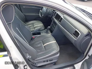 2010 Lincoln MKZ z VIN 3LNHL2GC9AR646754, wystawiony jako IAAI lot #41730092 z przebiegiem 90 047 mil mil oraz . Historia ofert i sprzedaży dostępna na DreamBid. Obrazek 5.