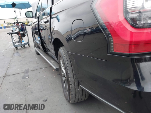 2020 Ford Expedition Max Limited z VIN 1FMJK2AT8LEA11950, wystawiony jako IAAI lot #42349349 z przebiegiem 83 753 mil mil oraz . Historia ofert i sprzedaży dostępna na DreamBid. Obrazek 12.