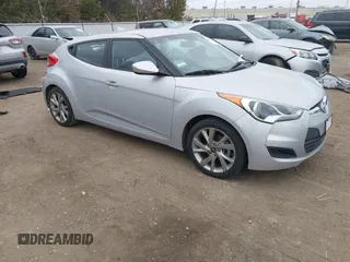 2016 Hyundai Veloster z VIN KMHTC6AD9GU291251, wystawiony jako IAAI lot #40986461 z przebiegiem 81 061 mil mil oraz . Historia ofert i sprzedaży dostępna na DreamBid. Obrazek 1.