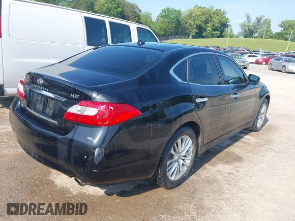 2012 Infiniti M with VIN JN1BY1AP7CM331533, listed as a IAAI auction lot 42149759 with 123,186 mi miles. Bid and sale history available at carsss.com. Image 4.