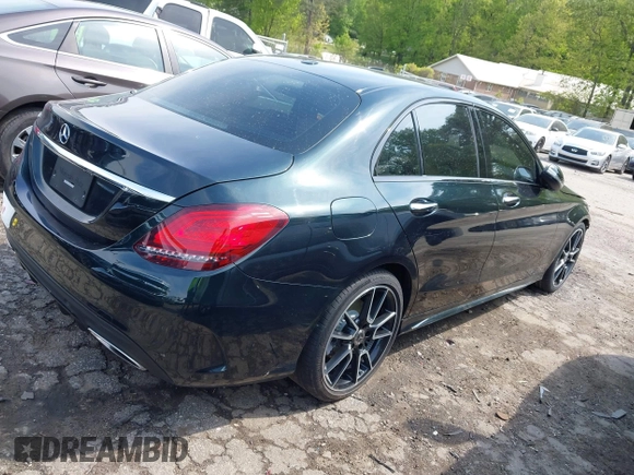 2019 Mercedes-Benz C 300 z VIN 55SWF8DB9KU321914, wystawiony jako IAAI lot #42032140 z przebiegiem 84 967 mil mil oraz . Historia ofert i sprzedaży dostępna na DreamBid. Obrazek 4.