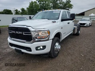 2022 Ram 3500 Tradesman z VIN 3C7WRTCL7NG400943, wystawiony jako Copart lot #61901705 z przebiegiem 52 075 mil mil oraz Czysty tytuł • Clean title. Historia ofert i sprzedaży dostępna na DreamBid. Obrazek 1.