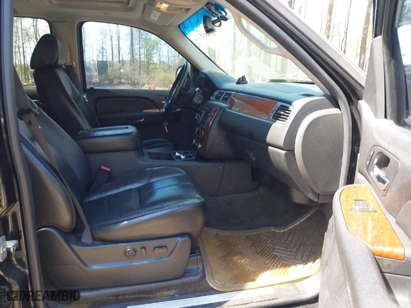 2007 GMC Yukon SLT with VIN 1GKFC13017R255432, listed as a IAAI auction lot 41908225 with 243,059 mi miles. Bid and sale history available at carsss.com. Image 5.