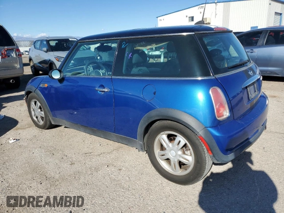 2006 MINI Hardtop z VIN WMWRC33566TJ79138, wystawiony jako Copart lot #49015335 z przebiegiem 189 928 mil mil oraz Czysty tytuł • Clean title. Historia ofert i sprzedaży dostępna na DreamBid. Obrazek 2.