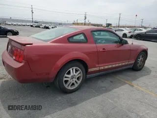 2007 Ford Mustang Deluxe z VIN 1ZVHT80N075308557, wystawiony jako Copart lot #58405905 z przebiegiem 132 271 mil mil oraz Czysty tytuł • Clean title. Historia ofert i sprzedaży dostępna na DreamBid. Obrazek 3.