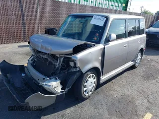 2006 Scion xB z VIN JTLKT324164095644, wystawiony jako IAAI lot #42250124 z przebiegiem 78 369 mil mil oraz . Historia ofert i sprzedaży dostępna na DreamBid. Obrazek 2.