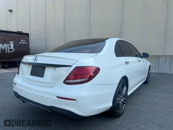 2019 Mercedes-Benz E 300 z VIN WDDZF4KB0KA608079, wystawiony jako Copart lot #59808375 z przebiegiem 60 639 mil mil oraz Czysty tytuł • Clean title. Historia ofert i sprzedaży dostępna na DreamBid. Obrazek 4.