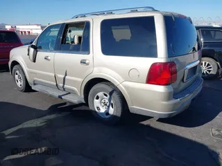 2004 Lincoln Navigator Luxury with VIN 5LMFU27R34LJ42774, listed as a IAAI auction lot 41959816 with 0 mi miles. Bid and sale history available at carsss.com. Image 3.