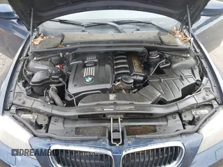 2011 BMW 3 Series 328i xDrive z VIN WBAPK5G51BNN29628, wystawiony jako IAAI lot #42245328 z przebiegiem 177 218 mil mil oraz . Historia ofert i sprzedaży dostępna na DreamBid. Obrazek 10.