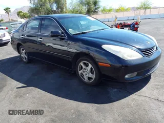 2002 Lexus ES 300 with VIN JTHBF30G920007858, listed as a IAAI auction lot 42111543 with 206,061 mi miles. Bid and sale history available at carsss.com. Image 1.