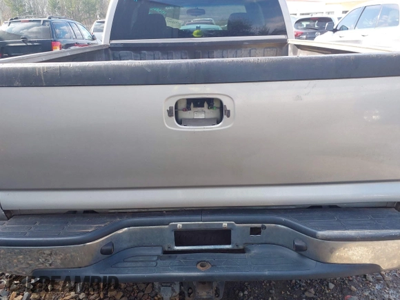 2006 Chevrolet Silverado 1500 Work Truck with VIN 1GCEC19X26Z245101, listed as a IAAI auction lot 41524361 with 189,845 mi miles. Bid and sale history available at carsss.com. Image 15.