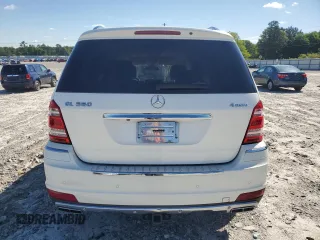 2011 Mercedes-Benz GL 550 z VIN 4JGBF8GE4BA727500, wystawiony jako Copart lot #55490605 z przebiegiem 117 741 mil mil oraz Szkody całkowita. Historia ofert i sprzedaży dostępna na DreamBid. Obrazek 6.