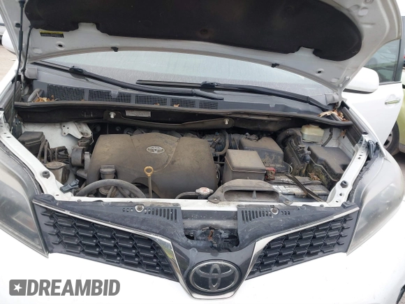 2018 Toyota Sienna SE with VIN 5TDXZ3DC3JS910458, listed as a IAAI auction lot 40980174 with 133,139 mi miles and . Bid and sale history available at DreamBid. Image 10.