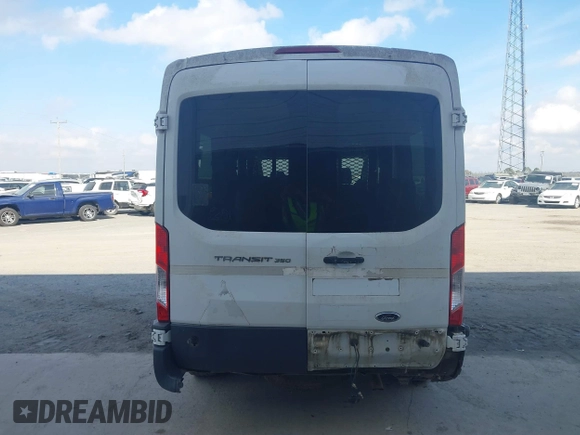 2016 Ford Transit XL z VIN 1FDZX2CM0GKB22459, wystawiony jako IAAI lot #40693295 z przebiegiem 302 216 mil mil oraz . Historia ofert i sprzedaży dostępna na DreamBid. Obrazek 16.