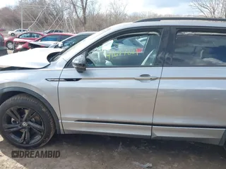 2024 Volkswagen Tiguan SE R-Line Black с VIN 3VVCB7AX2RM209005, выставлен на аукционе IAAI как лот 41694881 с пробегом 1 421 миль миль и . История ставок и продаж доступна на DreamBid. Изображение 14.