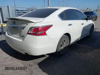 2015 Nissan Altima 2.5 z VIN 1N4AL3AP4FC469081, wystawiony jako IAAI lot #41982777 z przebiegiem 208 731 mil mil oraz . Historia ofert i sprzedaży dostępna na DreamBid. Obrazek 4.