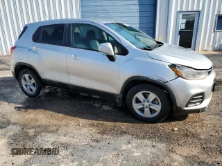 2021 Chevrolet Trax LS z VIN KL7CJKSB9MB306982, wystawiony jako Copart lot #52457215 z przebiegiem 95 949 mil mil oraz Czysty tytuł • Clean title. Historia ofert i sprzedaży dostępna na DreamBid. Obrazek 4.