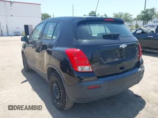 2016 Chevrolet Trax LS z VIN KL7CJKSB5GB608001, wystawiony jako IAAI lot #42269027 z przebiegiem 111 680 mil mil oraz . Historia ofert i sprzedaży dostępna na DreamBid. Obrazek 3.
