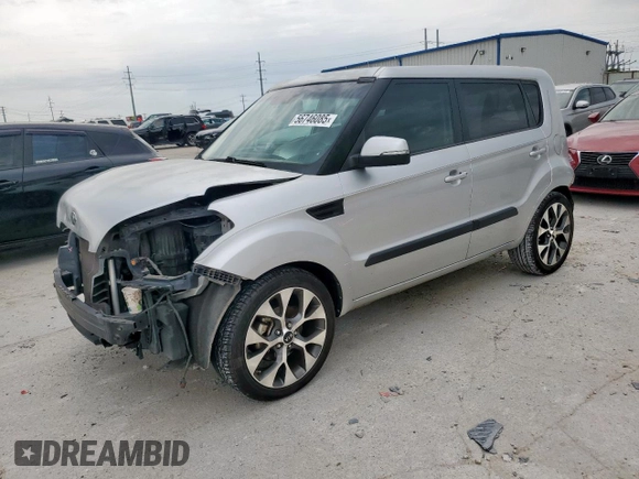 2013 Kia Soul + z VIN KNDJT2A66D7483811, wystawiony jako Copart lot #56746085 z przebiegiem 161 371 mil mil oraz Szkoda całkowita • Salvage title. Historia ofert i sprzedaży dostępna na DreamBid. Obrazek 1.