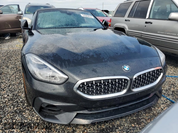 2022 BMW Z4 sDrive30i with VIN WBAHF3C04NWX42062, listed as a Copart auction lot 74989854 with 0 mi miles and Salvage Title. Bid and sale history available at carsss.com. Image 5.
