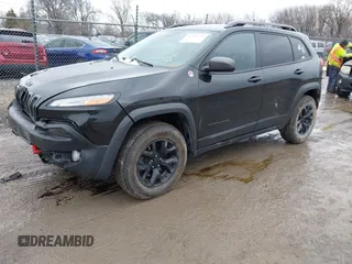 2016 Jeep Cherokee Trailhawk with VIN 1C4PJMBS6GW113069, listed as a IAAI auction lot 41757725 with 125,029 mi miles. Bid and sale history available at carsss.com. Image 18.