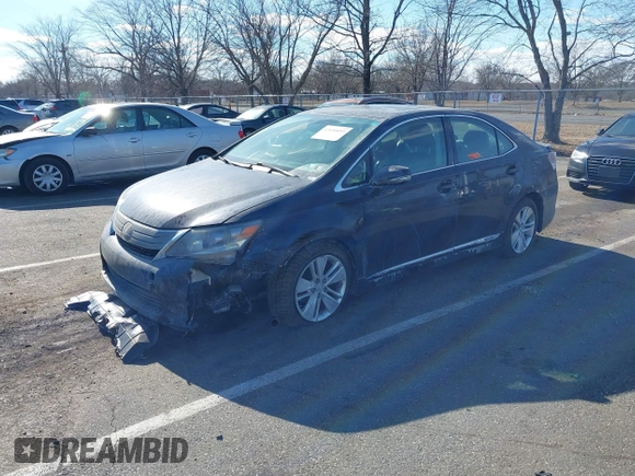 2010 Lexus HS 250h z VIN JTHBB1BA9A2035560, wystawiony jako IAAI lot #41694493 z przebiegiem 131 106 mil mil oraz . Historia ofert i sprzedaży dostępna na DreamBid. Obrazek 17.