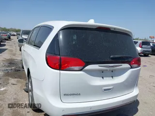 2019 Chrysler Pacifica Touring Plus z VIN 2C4RC1FG5KR541627, wystawiony jako IAAI lot #41846726 z przebiegiem 97 086 mil mil oraz . Historia ofert i sprzedaży dostępna na DreamBid. Obrazek 16.