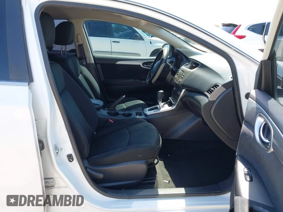 2014 Nissan Sentra SR z VIN 3N1AB7AP4EY271744, wystawiony jako IAAI lot #42203630 z przebiegiem 69 567 mil mil oraz . Historia ofert i sprzedaży dostępna na DreamBid. Obrazek 5.