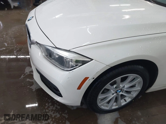 2018 BMW 3 Series 320i with VIN WBA8A9C57JAH13937, listed as a IAAI auction lot 41979917 with 268,115 mi miles. Bid and sale history available at carsss.com. Image 17.