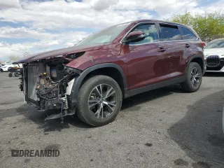 2019 Toyota Highlander LE z VIN 5TDZZRFH6KS305436, wystawiony jako Copart lot #55168795 z przebiegiem 42 642 mil mil oraz Szkoda całkowita • Salvage title. Historia ofert i sprzedaży dostępna na DreamBid. Obrazek 1.