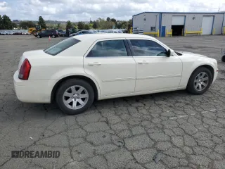 2007 Chrysler 300 with VIN 2C3LA43R17H889770, listed as a Copart auction lot 51492635 with 101,511 mi miles and Salvage Title. Bid and sale history available at carsss.com. Image 3.