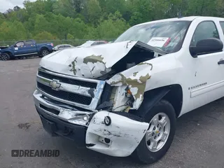 2009 Chevrolet Silverado 1500 LT with VIN 3GCEK23M29G132888, listed as a IAAI auction lot 41946696 with 254,228 mi miles and . Bid and sale history available at DreamBid. Image 6.