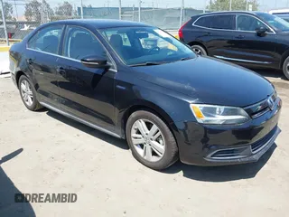 2013 Volkswagen Jetta Hybrid SE z VIN 3VW637AJ8DM299657, wystawiony jako IAAI lot #42538101 z przebiegiem 128 822 mil mil oraz . Historia ofert i sprzedaży dostępna na DreamBid. Obrazek 1.