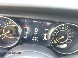 2018 Jeep Wrangler Unlimited Sahara z VIN 1C4HJXEG0JW321355, wystawiony jako IAAI lot #42343112 z przebiegiem 102 457 mil mil oraz . Historia ofert i sprzedaży dostępna na DreamBid. Obrazek 7.