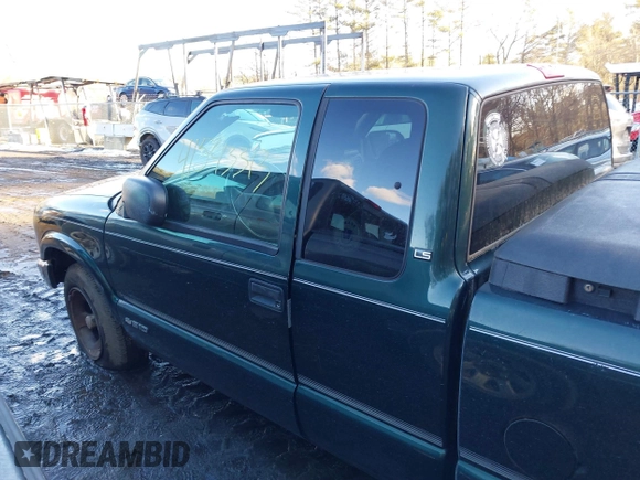 2003 Chevrolet S-10 with VIN 1GCCS19H638165384, listed as a IAAI auction lot 41543313 with 117,386 mi miles and . Bid and sale history available at DreamBid. Image 14.