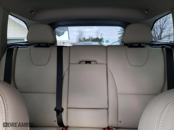 2016 Volvo XC60 T6 Drive-E with VIN YV449MRK8G2902264, listed as a Copart auction lot 42150205 with 30,141 mi miles and Salvage Title. Bid and sale history available at carsss.com. Image 10.