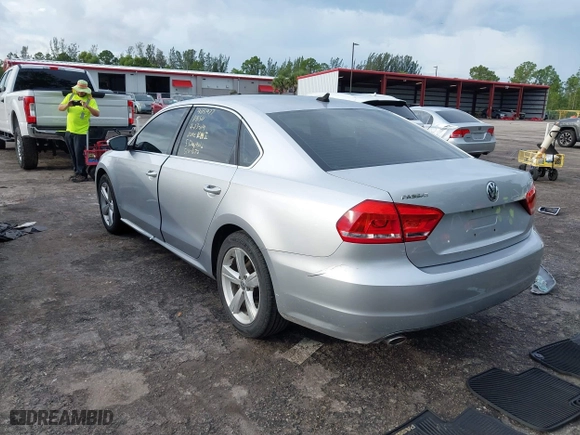 2012 Volkswagen Passat SE with VIN 1VWBP7A38CC074580, listed as a IAAI auction lot 40556967 with 158,525 mi miles. Bid and sale history available at carsss.com. Image 3.