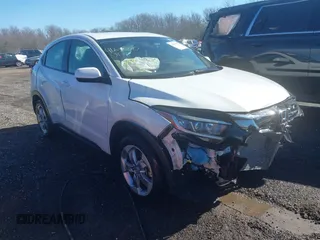 2022 Honda HR-V LX with VIN 3CZRU6H31NM768923, listed as a IAAI auction lot 41633075 with 56,886 mi miles. Bid and sale history available at carsss.com. Image 1.