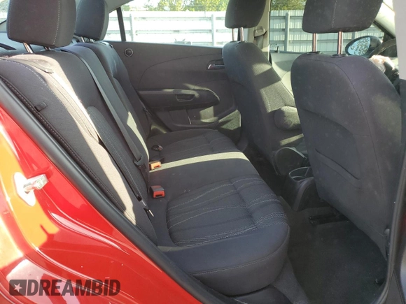 2015 Chevrolet Sonic LT z VIN 1G1JC5SH3F4176465, wystawiony jako Copart lot #50882295 z przebiegiem 76 029 mil mil oraz Szkody całkowita. Historia ofert i sprzedaży dostępna na DreamBid. Obrazek 10.